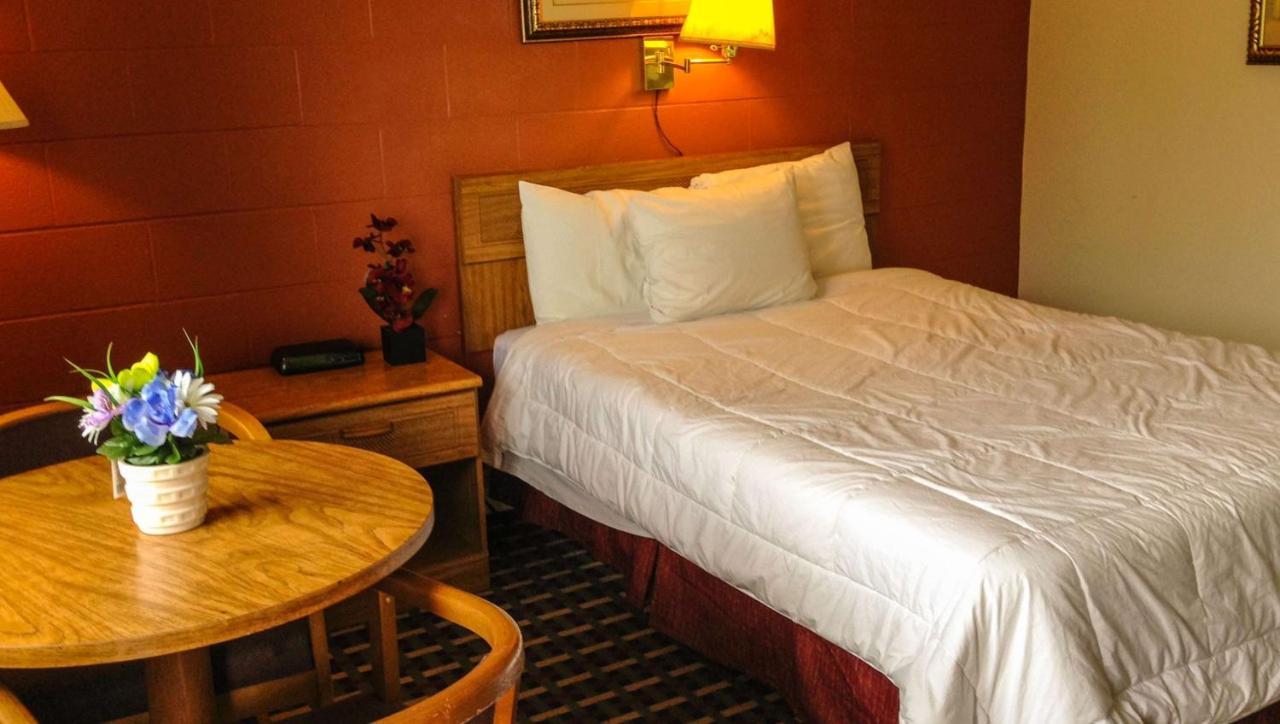 Rodeway Inn Manchester Esterno foto